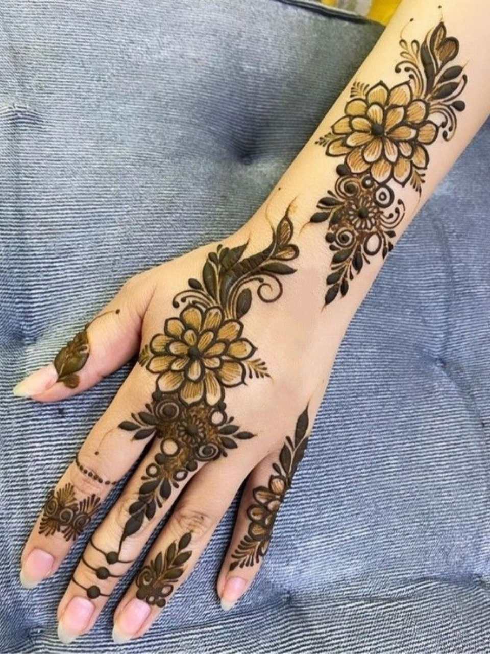 Arabic Mehndi Design 1 by Anushka Mehndi Goa