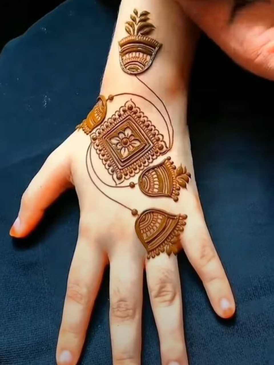 Fancy Mehndi Design 3