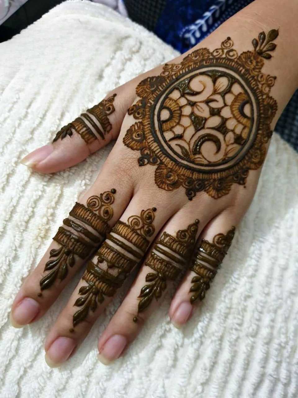 Mandala Mehndi Design 5 by Anushka Mehndi Goa