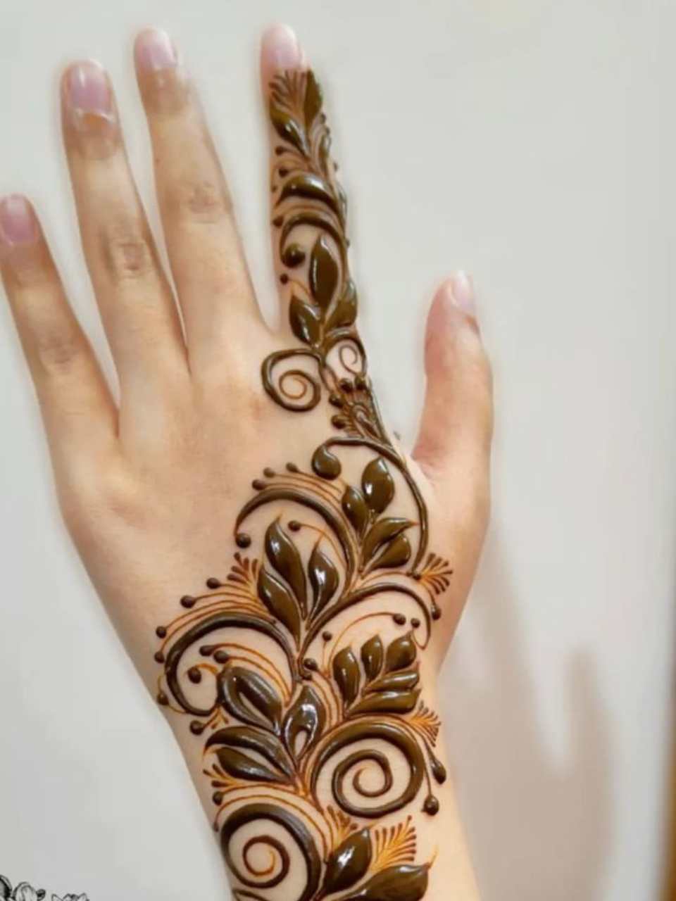 Arabic Mehndi Design 5 by Anushka Mehndi Goa